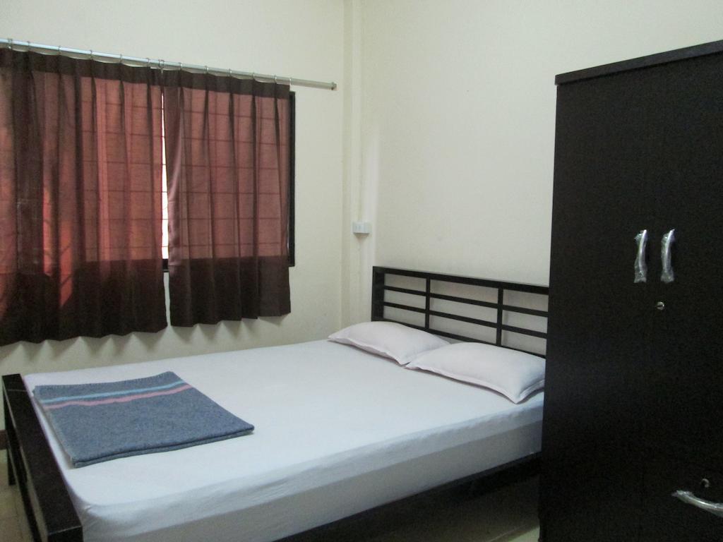 Lee House Inn Bangkok Room photo